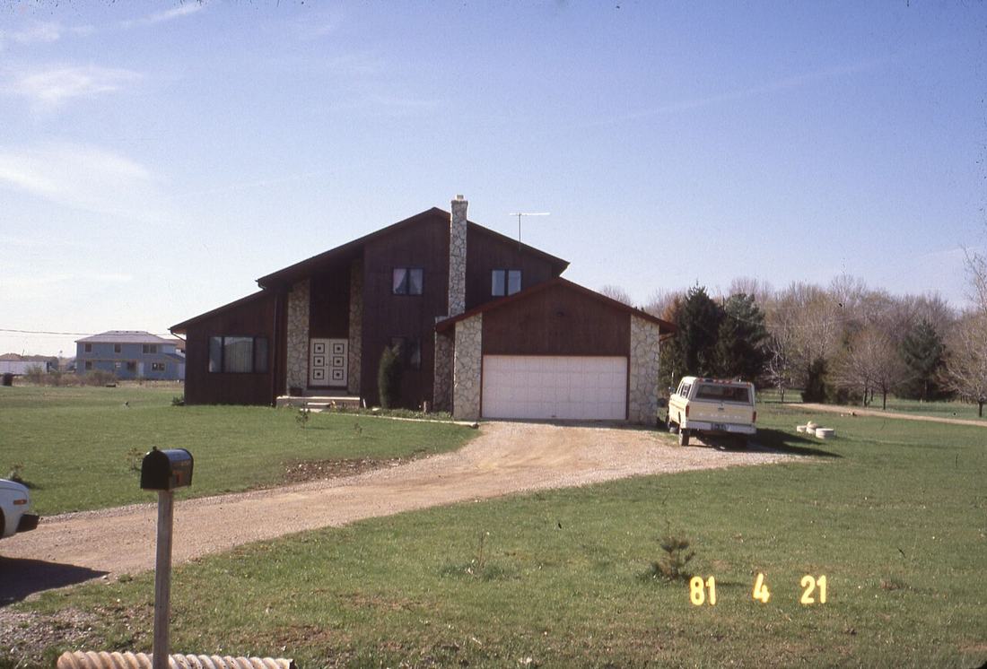 A house with a mailbox